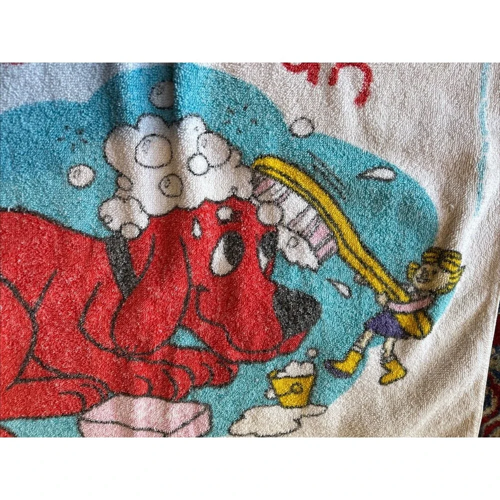 SCHOLASTIC CLIFFORD THE BIG RED DOG EMILY ELIZABETH COLORFUL BEACH TOWEL